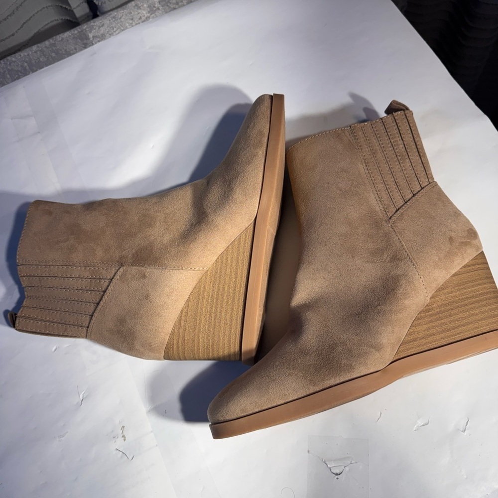 New Universal Thread Tan Suede Wedge Ankle Boots – Women’s Size 9 - Picture 5 of 9